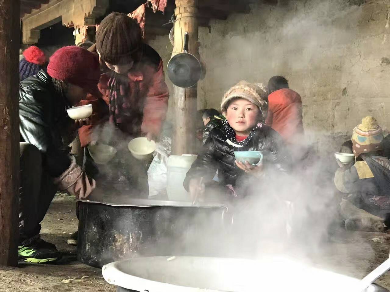 哈尔滨振国家庭装饰设计有限公司公益回顾丨家国同欢月同圆 温暖满载甘孜州(图10)