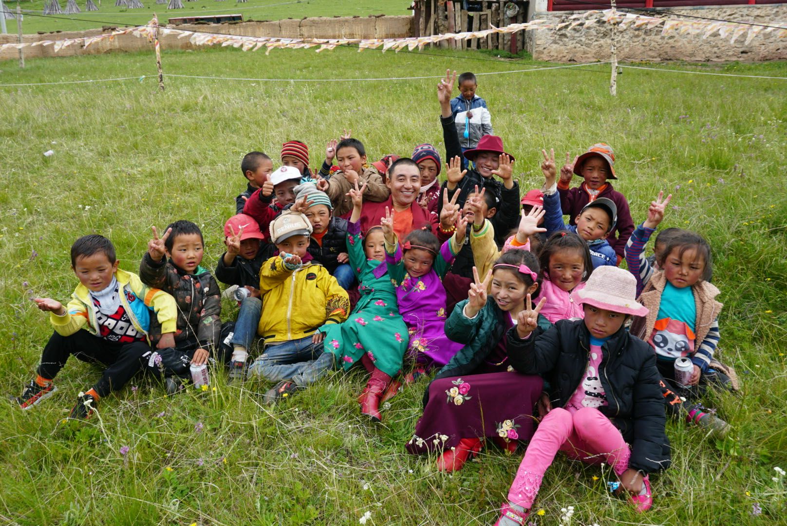 哈尔滨振国家庭装饰设计有限公司公益回顾丨家国同欢月同圆 温暖满载甘孜州(图14)